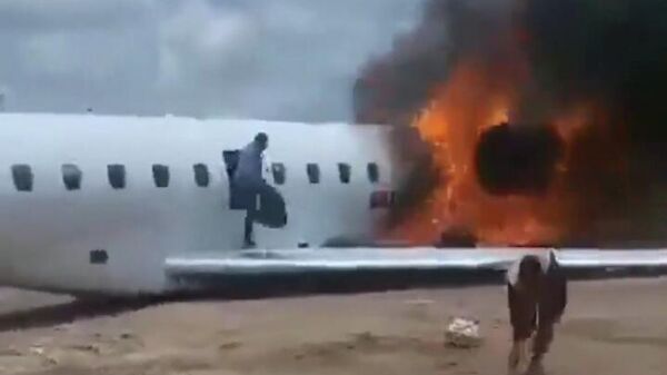 Самолет с министром промышленности Конго на борту выкатился за пределы ВПП в аэропорту города Колвези - Sputnik Армения