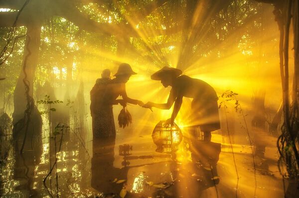 1-е место в номинации Портрет. Герой нашего времени: фотография Ньина Ньина Хтве (Мьянма) Рыбацкая семья - Sputnik Армения