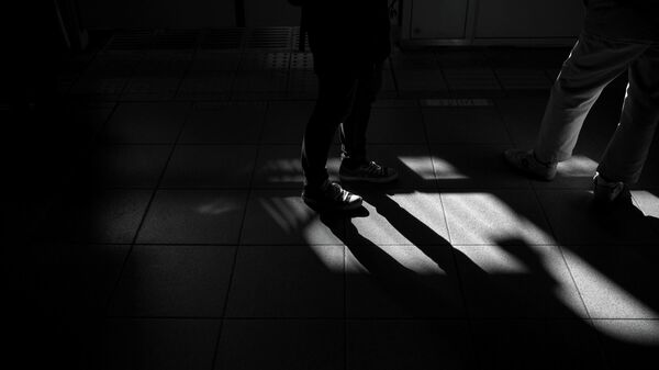 Подросток рядом со взрослым - Sputnik Армения