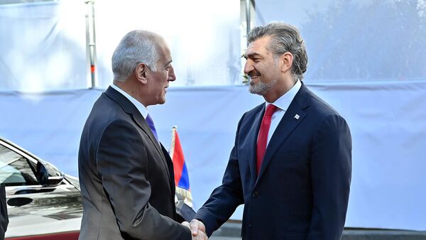 Официальная церемония встречи президента Армении Ваагна Хачатуряна в резиденции президента Грузии (19 ноября 2025). Тбилиси - Sputnik Армения
