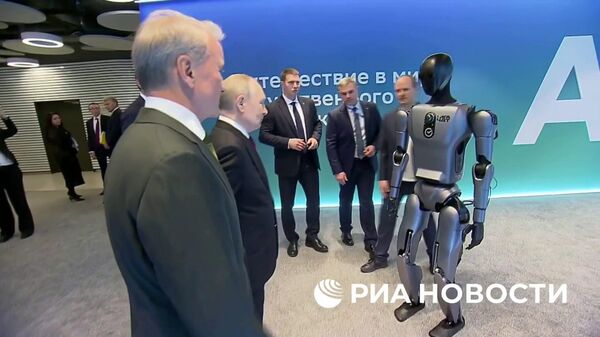 Путину представили первого ИИ-робота Сбера на международной конференции по искусственному интеллекту - Sputnik Արմենիա