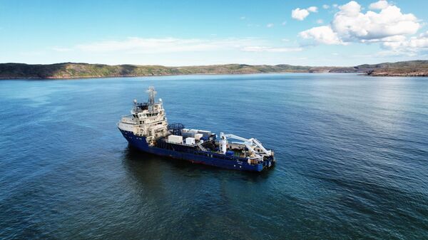 Судно-кабелеукладчик АО Управление перспективных технологий с подводным оптоволоконным кабелем на борту - Sputnik Армения