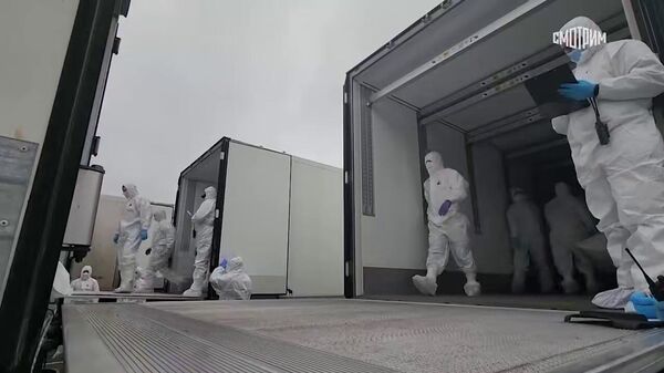 Кадры обмена телами погибших военных между Россией и Украиной в рамках Стамбульских договоренностей - Sputnik Армения