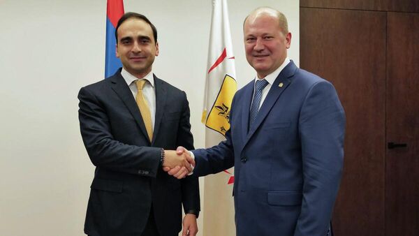 Мэр Еревaна Тигран Авинян встретился с мэром Ростова-на-Дону Александром Скрябиным (20 ноября 2025). Еревaн Мэр Еревaна Тигран Авинян встретился с мэром Ростова-на-Дону Александром Скрябиным (20 ноября 2025). Еревaн - Sputnik Армения