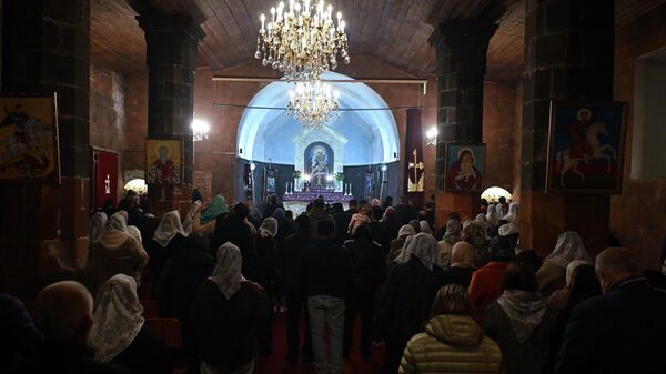 Совместная молитва за арестованных священнослужителей в церкви Св. Богородицы (20 ноября 2025). Талин - Sputnik Армения