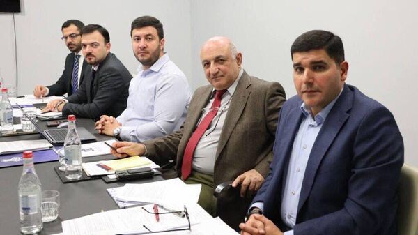 Представители гражданского общества Азербайджана на встрече с секретарем Совбеза Армении (22 октября 2025). Еревaн Представители гражданского общества Азербайджана на встрече с секретарем Совбеза Армении (22 октября 2025). Еревaн - Sputnik Армения