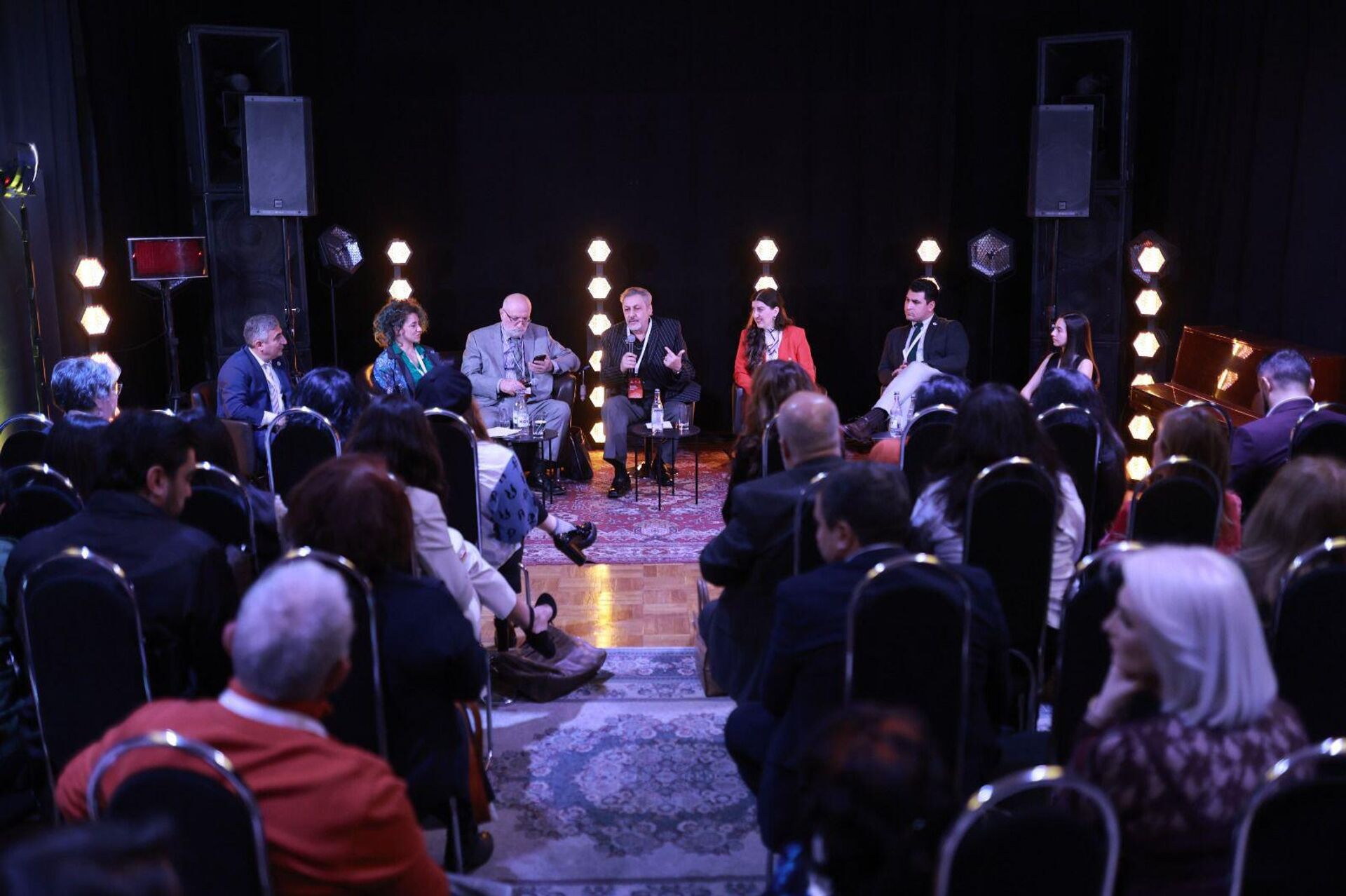 Форум армянской культуры и искусства, организованный Офисом главного уполномоченного по делам диаспоры Армении совместно с Международным координационным советом армянской культуры и искусства - Sputnik Արմենիա, 1920, 22.11.2025