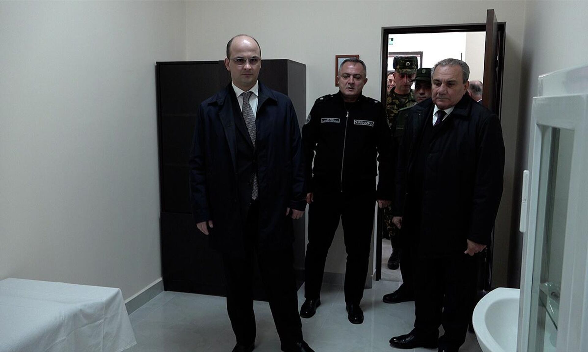 Директор Службы национальной безопасности Андраник Симонян, заместители директора Арам Акопян, командующий Пограничными войсками Давид Санамян и полковник Гарик Мурадян приняли участие в церемонии открытия пограничных застав Корнидзор, Хндзореск и Арташен (23 ноября 2025) - Sputnik Армения, 1920, 23.11.2025