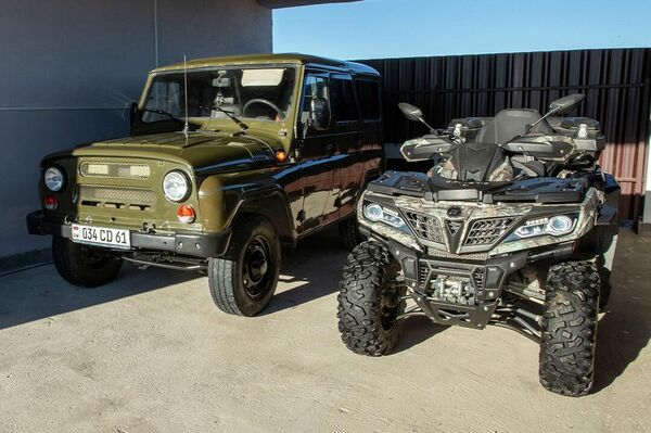 Директор Службы национальной безопасности Андраник Симонян, заместители директора Арам Акопян, командующий Пограничными войсками Давид Санамян и полковник Гарик Мурадян приняли участие в церемонии открытия пограничных застав Корнидзор, Хндзореск и Арташен (23 ноября 2025) - Sputnik Армения