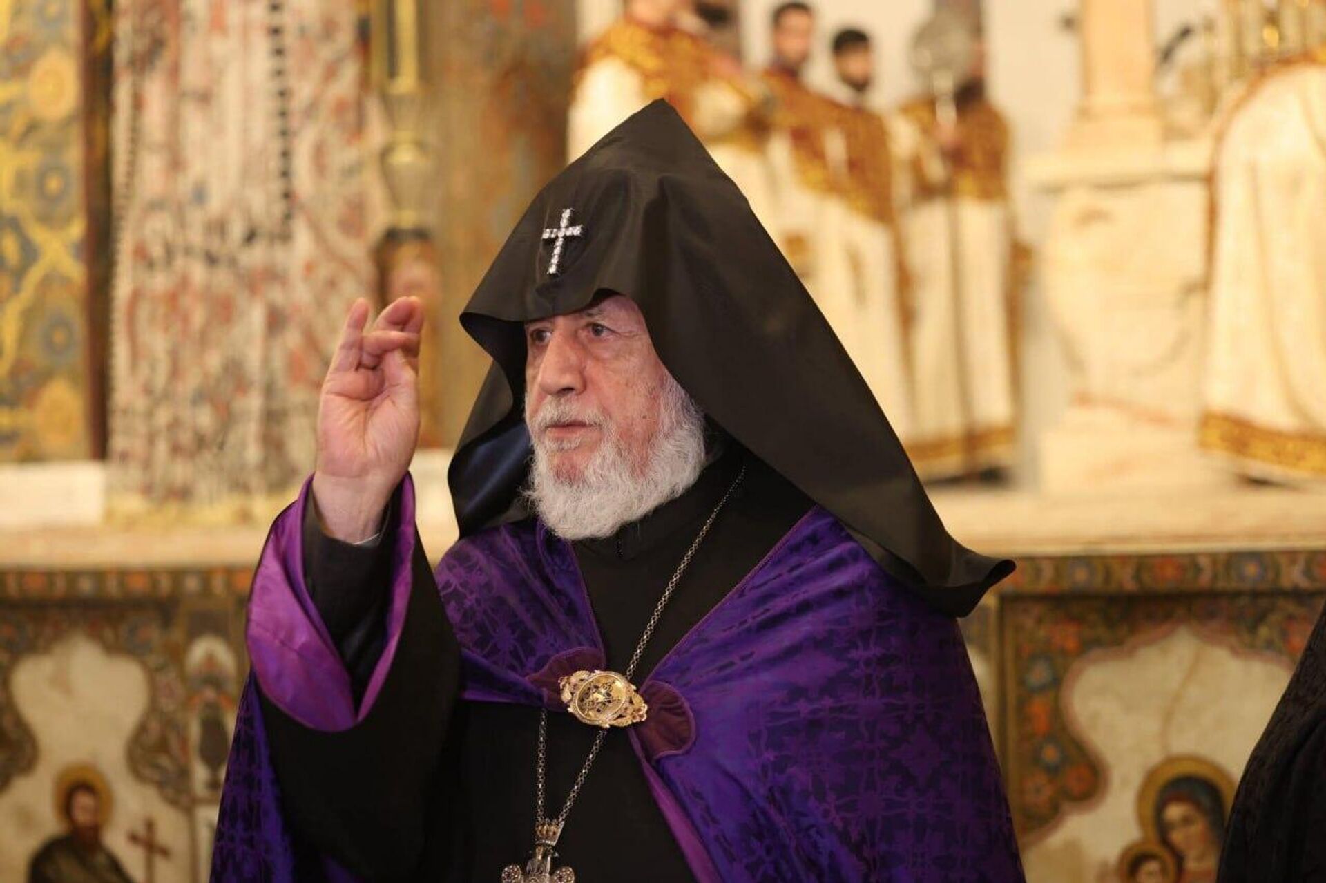 Воскресное утреннее богослужение и Святая и Бессмертная литургия духовенству Ширакской, Тавушской и Арагацотнской епархий под председательством Католикоса Гарегина II (23 ноября 2025). Эчмиадзин - Sputnik Արմենիա, 1920, 23.11.2025