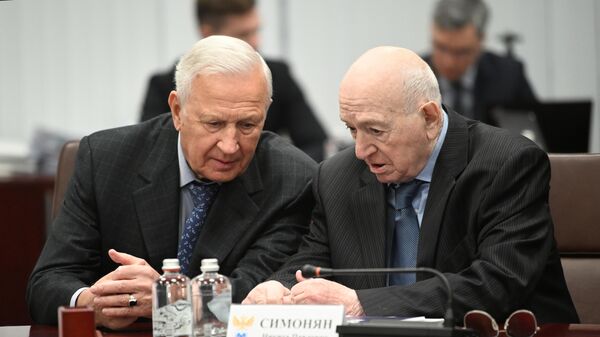 Վյաչեսլավ Կոլոսկովն ու Նիկիտա Սիմոնյանը - Sputnik Արմենիա