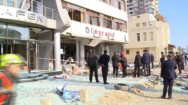 Взрыв прогремел в бизнес-центре в Баку — семь человек пострадали - Sputnik Արմենիա