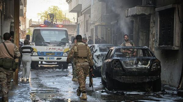 Сирийские солдаты во время временного комендантского часа в городе Хомс (23 ноября 2025). Сирия - Sputnik Армения