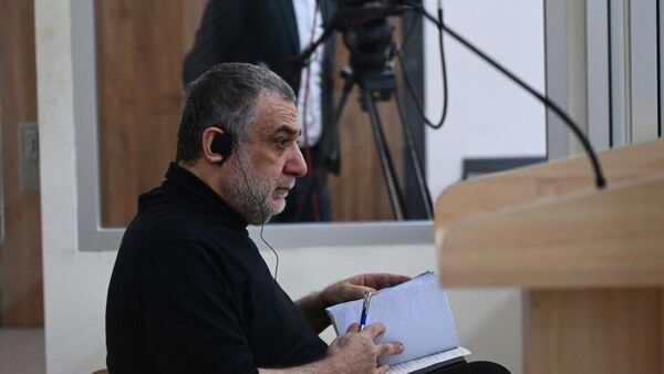 Рубен Варданян во время суда (25 ноября 2025). Баку - Sputnik Армения