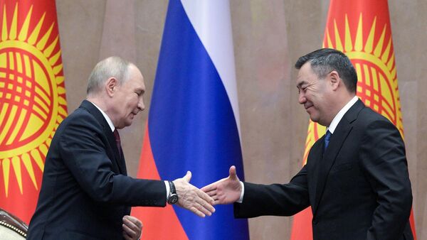  ՌԴ նախագահ Վլադիմիր Պուտինի և Ղրղզստանի նախագահ Սադիր Ժապարովը - Sputnik Արմենիա