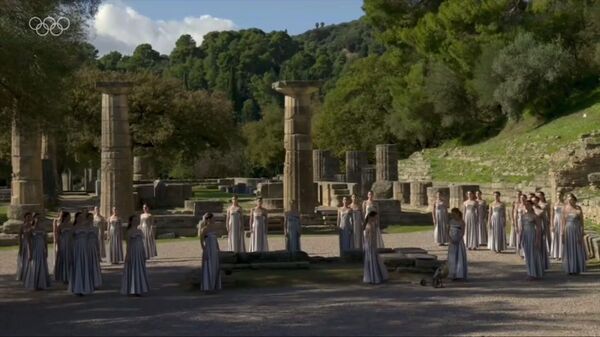 Олимпийский огонь для Игр 2026 года зажгли в Греции - Sputnik Արմենիա