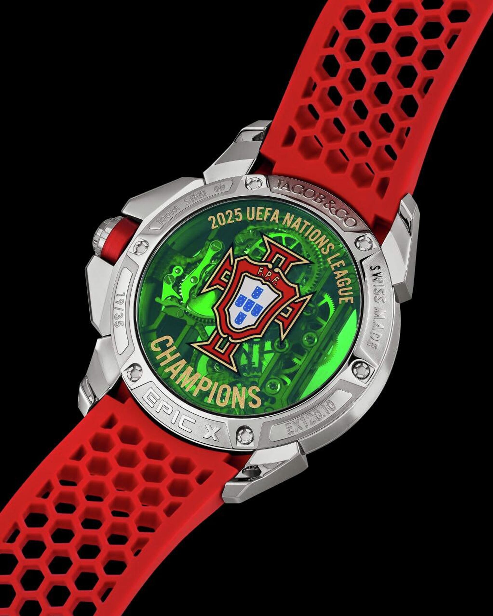 Роналду подарил часы всем партнерам по сборной Португалии - Sputnik Армения, 1920, 26.11.2025