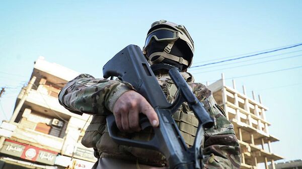 Սիրիացի զինվոր Հոմսում, որտեղ պարետային ժամ է հայտարարված - Sputnik Արմենիա