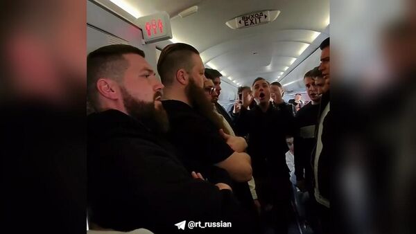 Սրետենսկի վանքի երգչախումբը երգել է Մոսկվա-Երևան չվերթի ինքնաթիռում - Sputnik Արմենիա