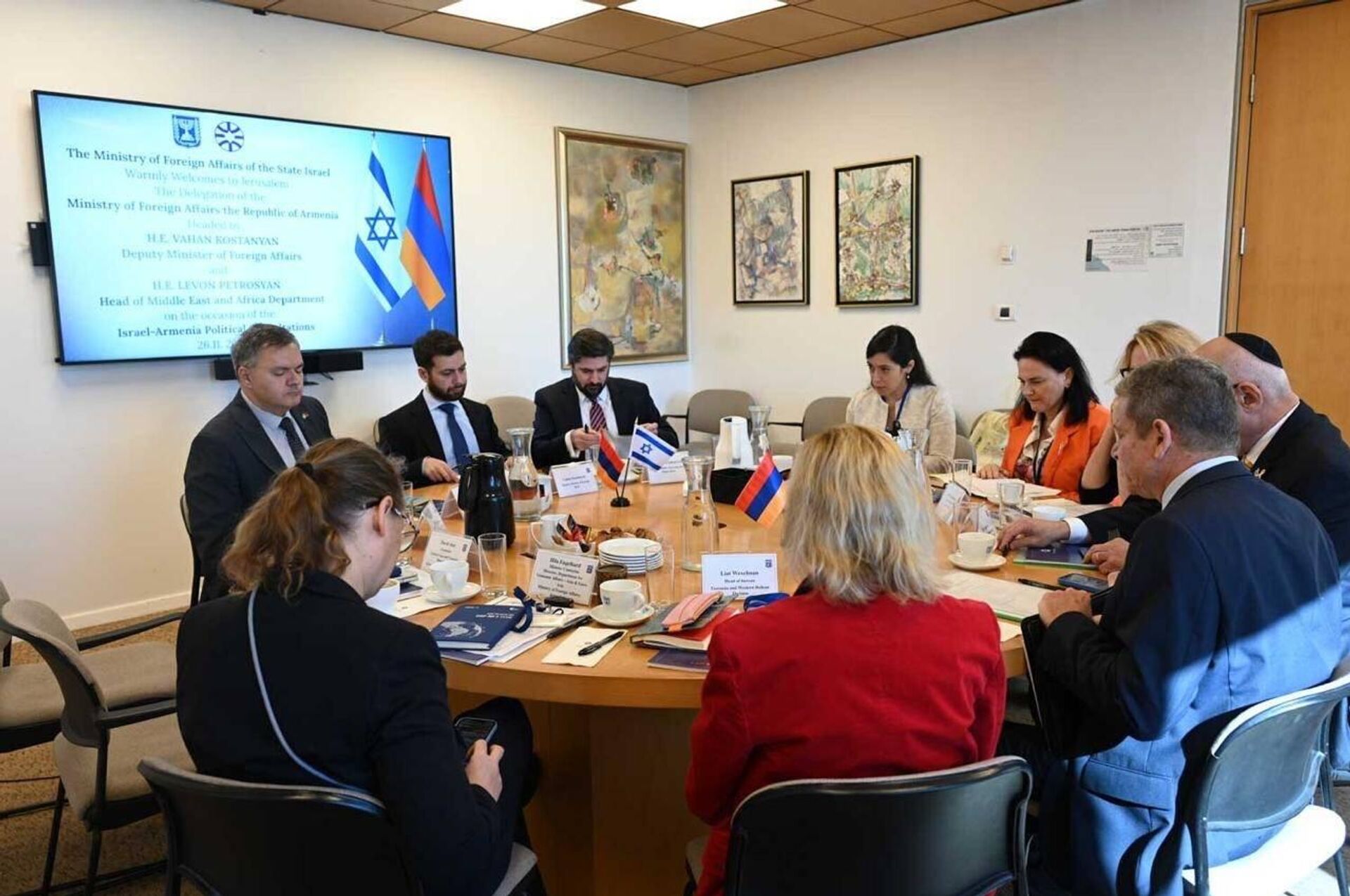 Заместитель министра иностранных дел Ваан Костанян встретился в Иерусалиме с генеральным директором МИД Израиля Эденом Бар Талем (27 ноября 2025). Израиль - Sputnik Արմենիա, 1920, 27.11.2025