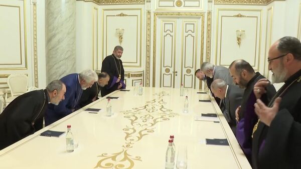 Մի քանի եպիսկոպոսներ հանդիպման են գնացել վարչապետ Նիկոլ Փաշինյանի հետ - Sputnik Արմենիա