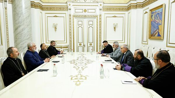 Նիկոլ Փաշինյանի մոտ գնացած հոգևորականները - Sputnik Արմենիա