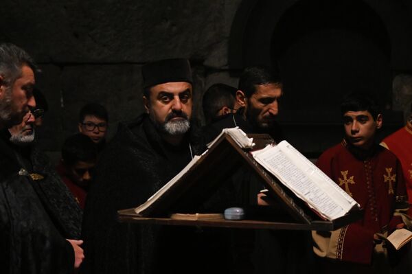 Միասնական աղոթք Ապարանի Սուրբ Խաչ եկեղեցում - Sputnik Արմենիա