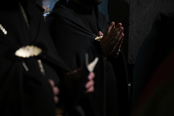 Միասնական աղոթք Ապարանի Սուրբ Խաչ եկեղեցում - Sputnik Արմենիա