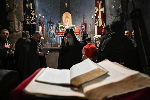 Միասնական աղոթք Ապարանի Սուրբ Խաչ եկեղեցում - Sputnik Արմենիա