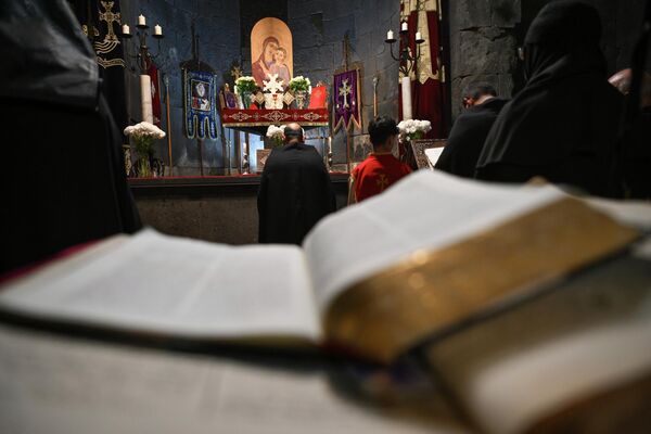 Միասնական աղոթք Ապարանի Սուրբ Խաչ եկեղեցում - Sputnik Արմենիա