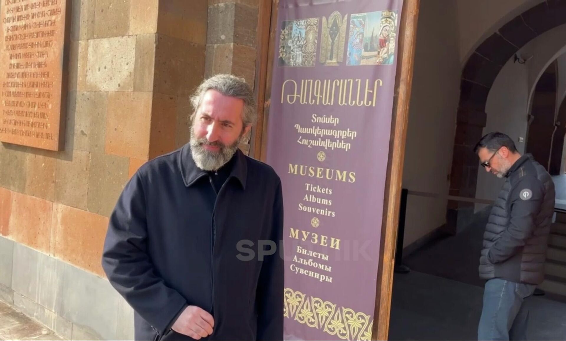 Иерей Асогик Карапетян отвечает на вопросы журналистов Sputnik Армения (28 ноября 2025). Эчмиадзин - Sputnik Արմենիա, 1920, 28.11.2025