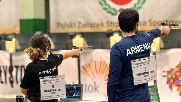 Стрелки Беник Хлгатян и Эльмира Карапетян завоевали первую медаль на международном турнире в Белостоке, Польша - Sputnik Армения