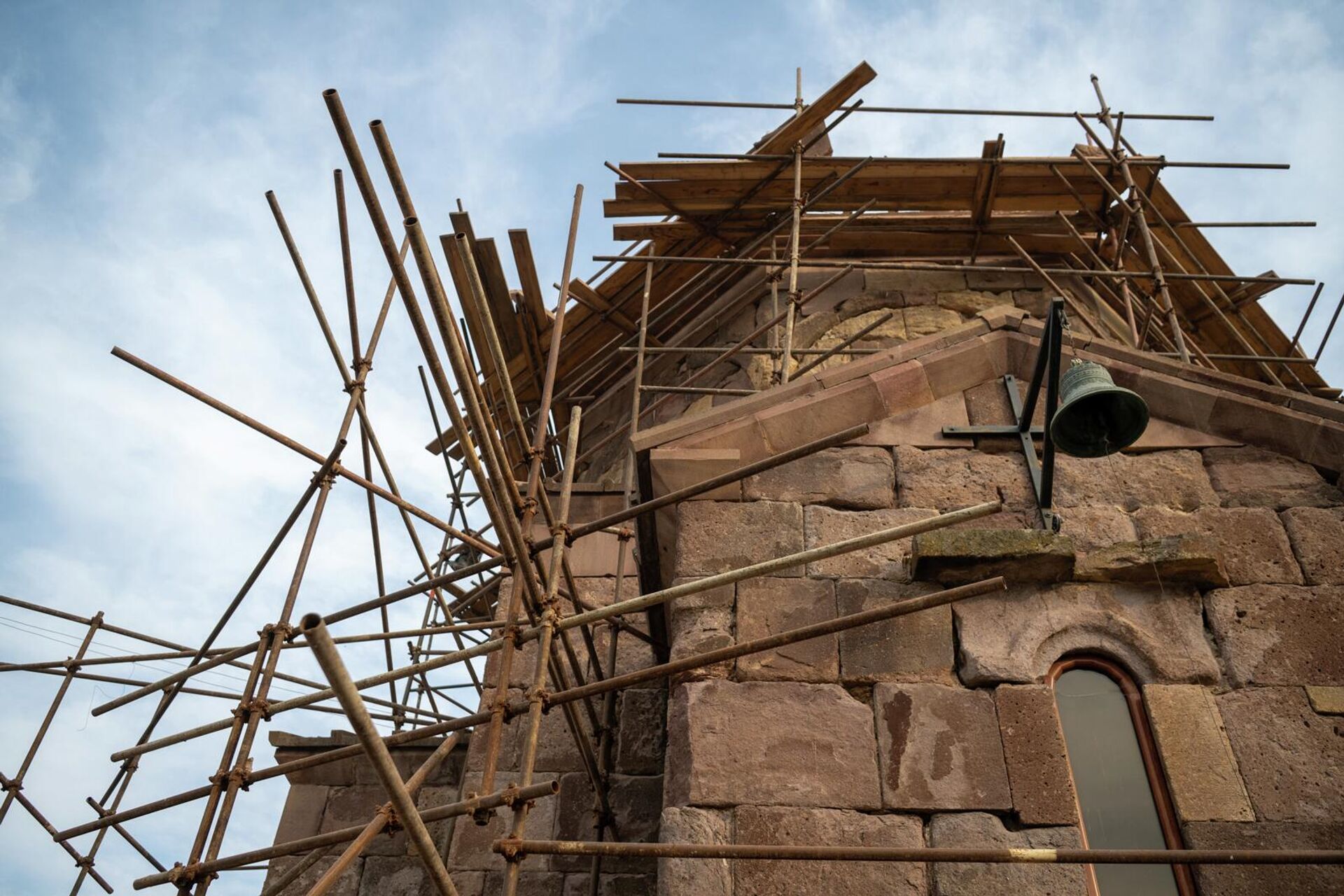 Реставрация купола церкви Сурб Аствацацин в селе Воскепар Тавушской области - Sputnik Արմենիա, 1920, 28.11.2025