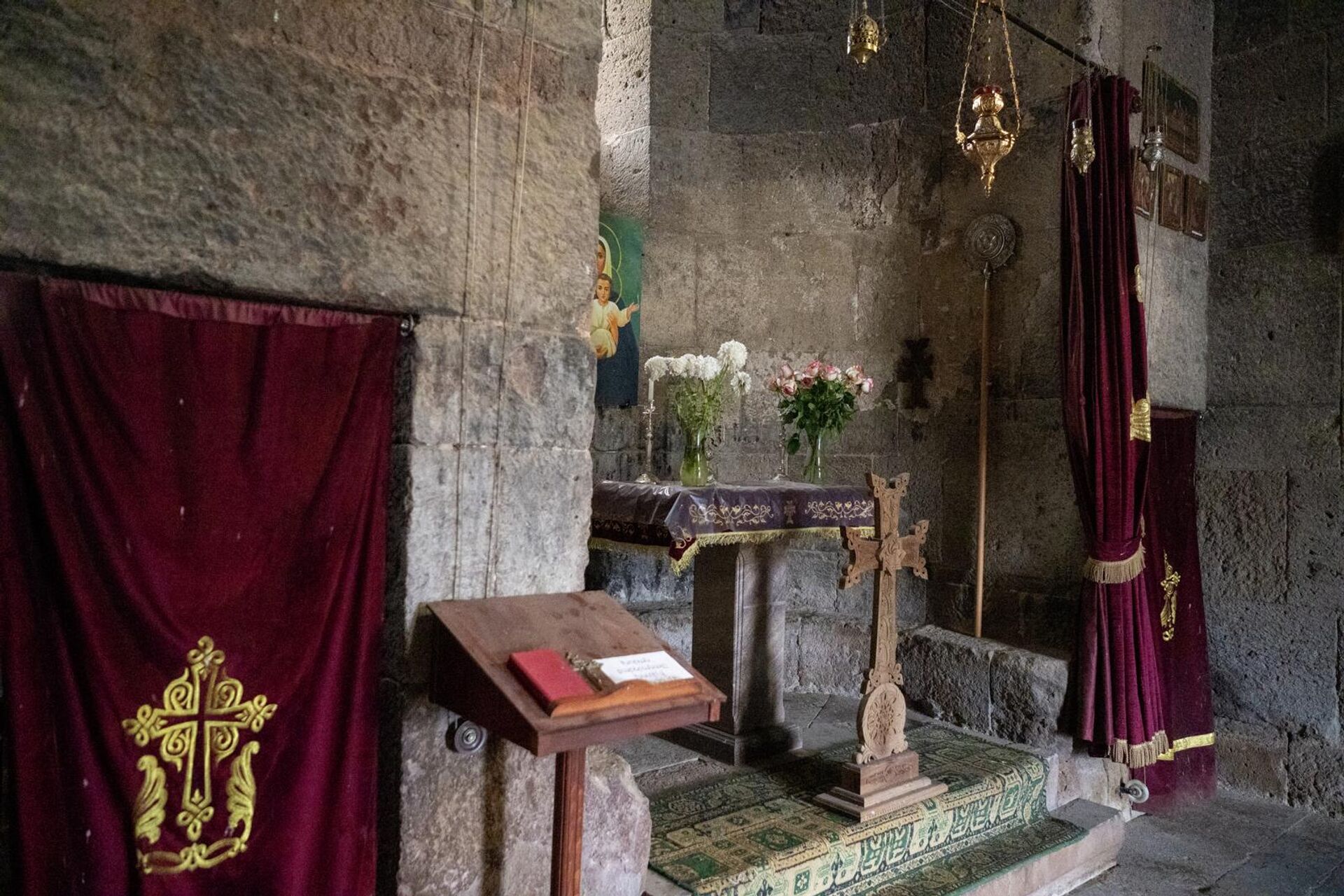 Интерьер церкви Сурб Аствацацин в селе Воскепар Тавушской области - Sputnik Армения, 1920, 28.11.2025