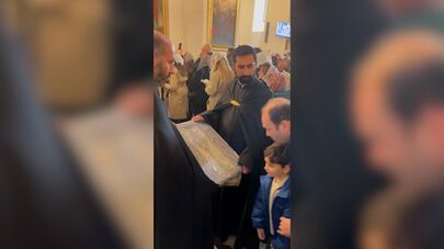 Поклонение прихожанами перед Священным копьем (Гегард)