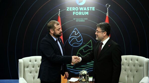 Գևորգ Պապոյանը Ստամբուլում հանդիպել է Թուրքիայի գյուղատնտեսության և անտառտնտեսության նախարար Իբրահիմ Յումաքլի հետ - Sputnik Արմենիա