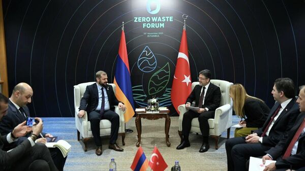 Министр экономики Геворг Папоян на встрече с министром сельского и лесного хозяйства Турции Ибрагимом Юмаклы (29 ноября 2025). Стамбул - Sputnik Армения