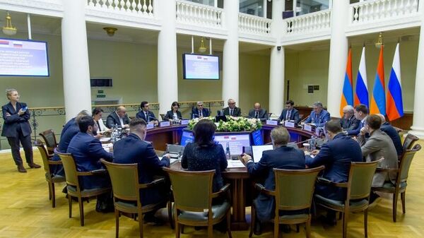 Вице-спикер НС Акоп Аршакян принял участие в третьей рабочей встрече сопредседателей Межпарламентской комиссии по сотрудничеству между Национальным Собранием Республики Армения и Российской Федерацией (29 ноября 2025). Санкт-Петербург - Sputnik Армения