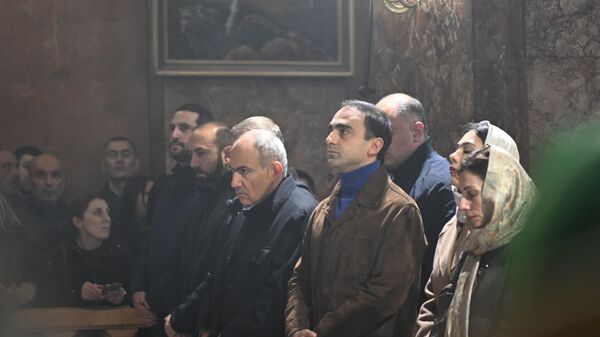 Նիկոլ Փաշինյանը Սուրբ Սարգիս եկեղեցի - Sputnik Արմենիա