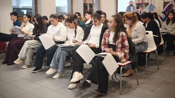 Очный этап международной просветительской акции Русского географического общества - Географический диктант – 2025 (30 ноября 2025). Еревaн - Sputnik Армения