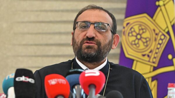 Մայր Աթոռի դիվանապետ Արշակ արքեպիսկոպոս Խաչատրյանը - Sputnik Արմենիա