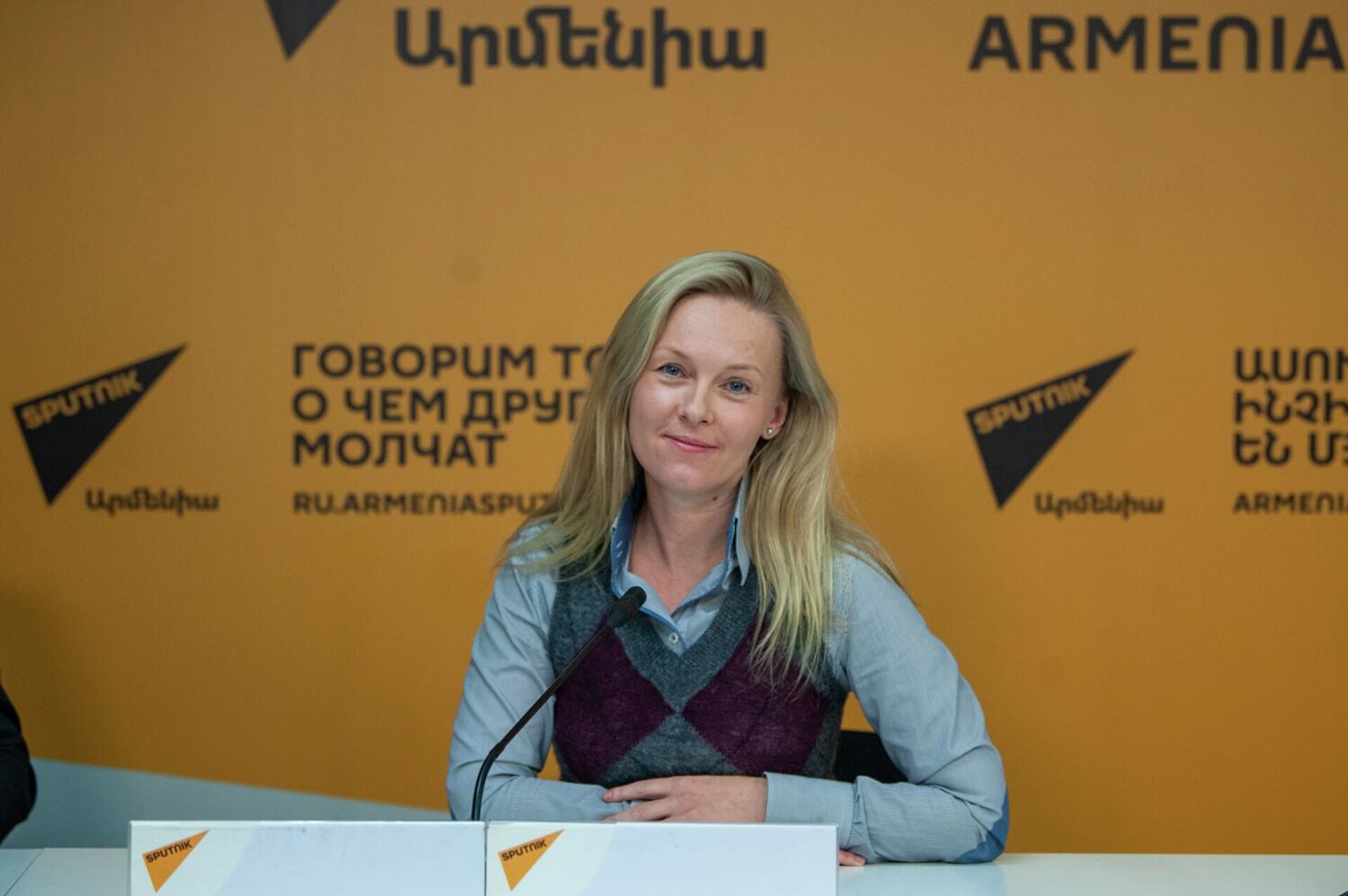 Елена Миа на пресс-конференции по теме Российские университеты в Еревaне (1 декабря 2025). Еревaн - Sputnik Армения, 1920, 01.12.2025