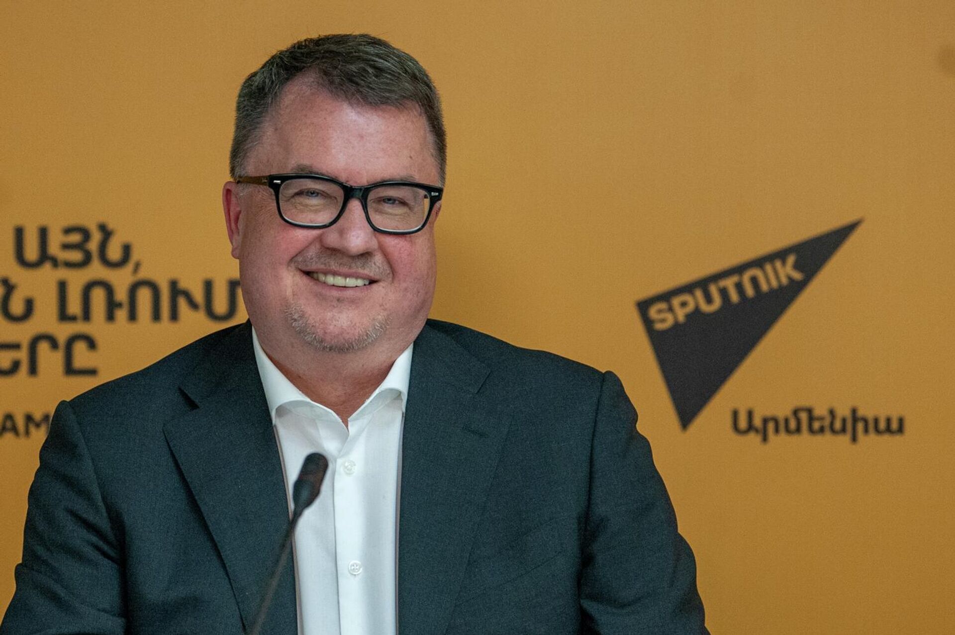 Вадим Фефилов на пресс-конференции по теме Российские университеты в Еревaне (1 декабря 2025). Еревaн - Sputnik Армения, 1920, 01.12.2025
