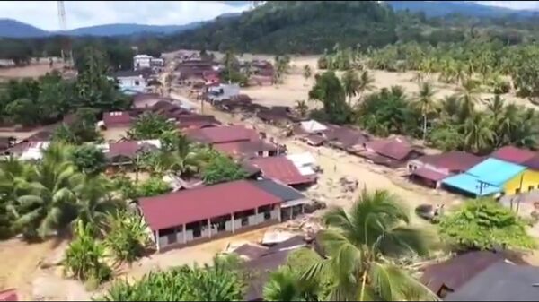 Более 500 человек погибли в результате наводнений и оползней в Индонезии - Sputnik Армения