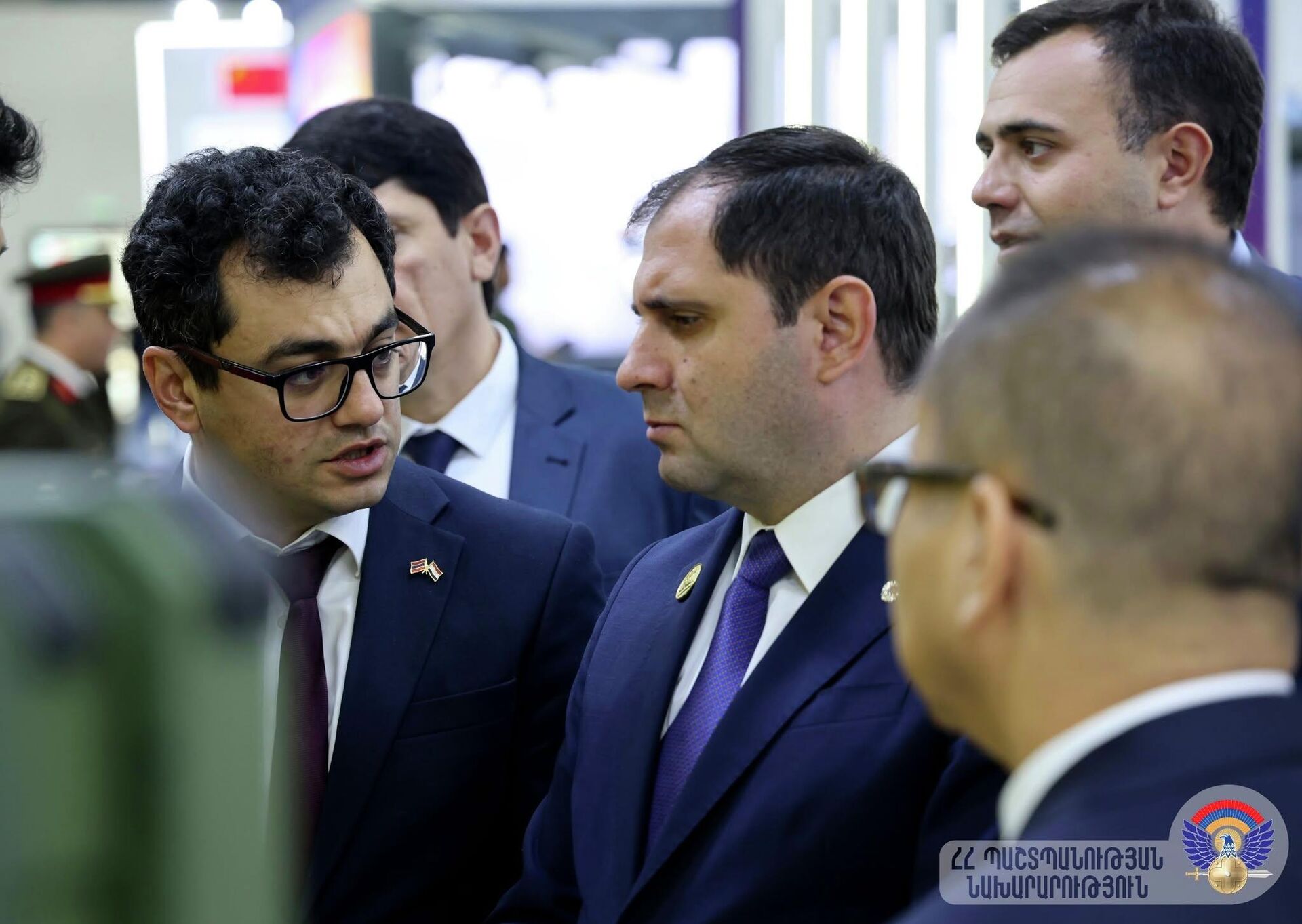 Министр обороны Сурен Папикян после церемонии открытия международной выставки EDEX 2025 осмотрел выставочные павильоны (1 декабря 2025). Каир Министр обороны Сурен Папикян после церемонии открытия международной выставки EDEX 2025 осмотрел выставочные павильоны (1 декабря 2025). Каир - Sputnik Արմենիա, 1920, 01.12.2025