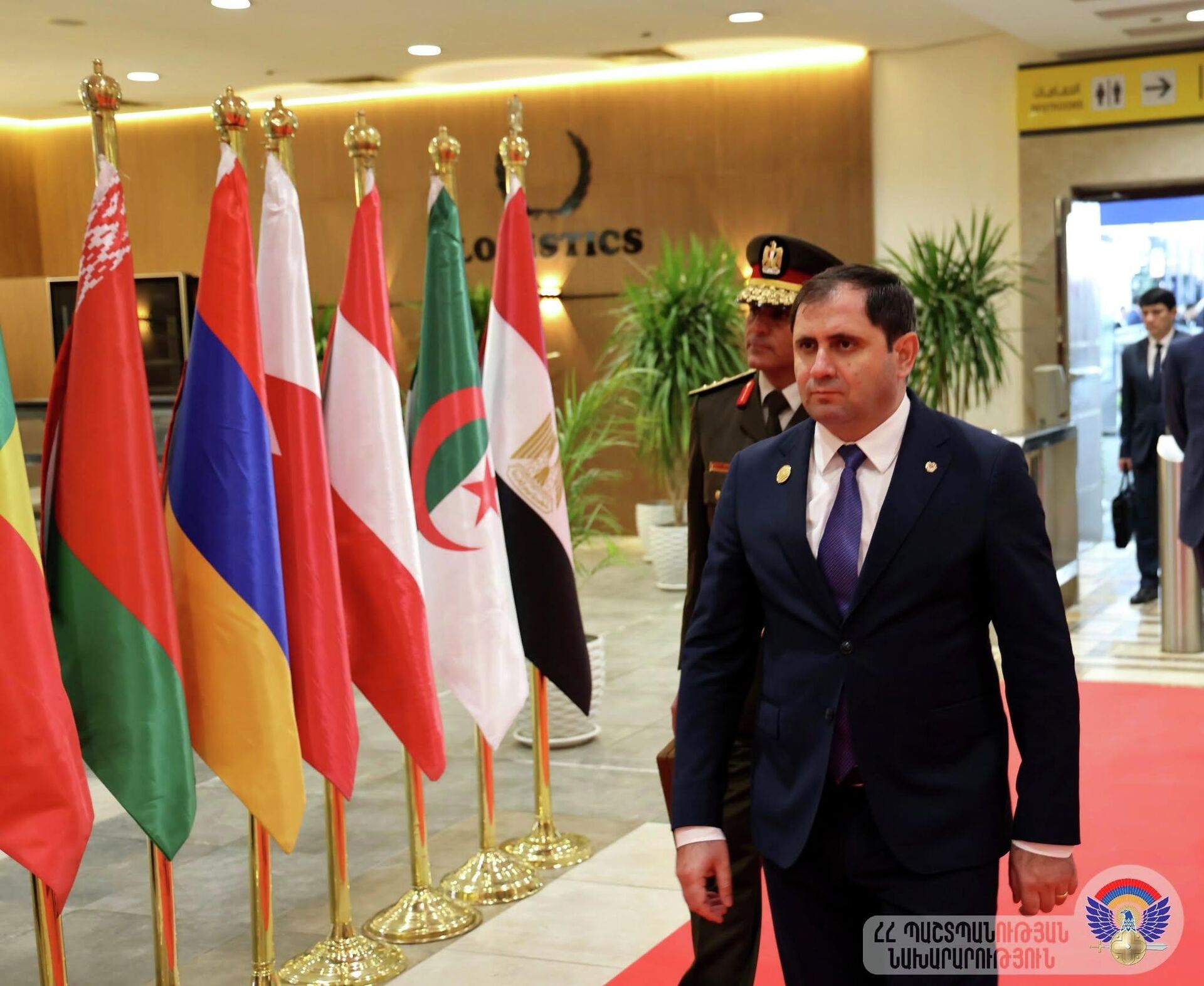 Министр обороны Сурен Папикян после церемонии открытия международной выставки EDEX 2025 осмотрел выставочные павильоны (1 декабря 2025). Каир - Sputnik Армения, 1920, 01.12.2025