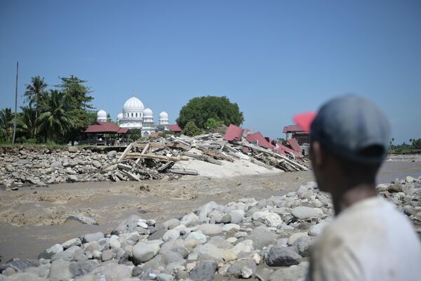 Последствия наводнения в БиреунеПровинция Ачех, Индонезия - Sputnik Армения