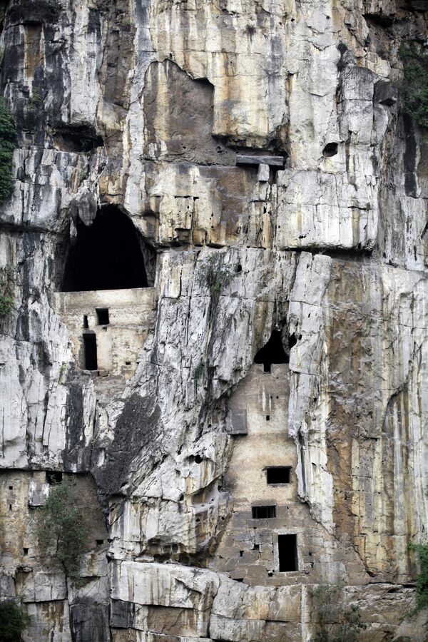 Подвесные гробыСычуань, Китай - Sputnik Армения