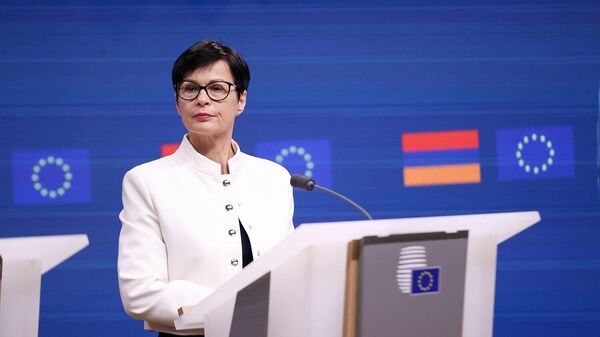 Верховный комиссар ЕС по вопросам расширения Марта Кос во время пресс-конференции по итогам 6-го заседания Совета партнерства Армения-ЕС (2 декабря 2025). Брюссель - Sputnik Армения