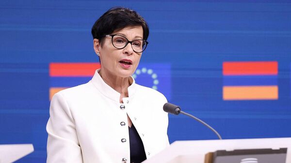 Верховный комиссар ЕС по вопросам расширения Марта Кос во время пресс-конференции по итогам 6-го заседания Совета партнерства Армения-ЕС (2 декабря 2025). Брюссель - Sputnik Армения